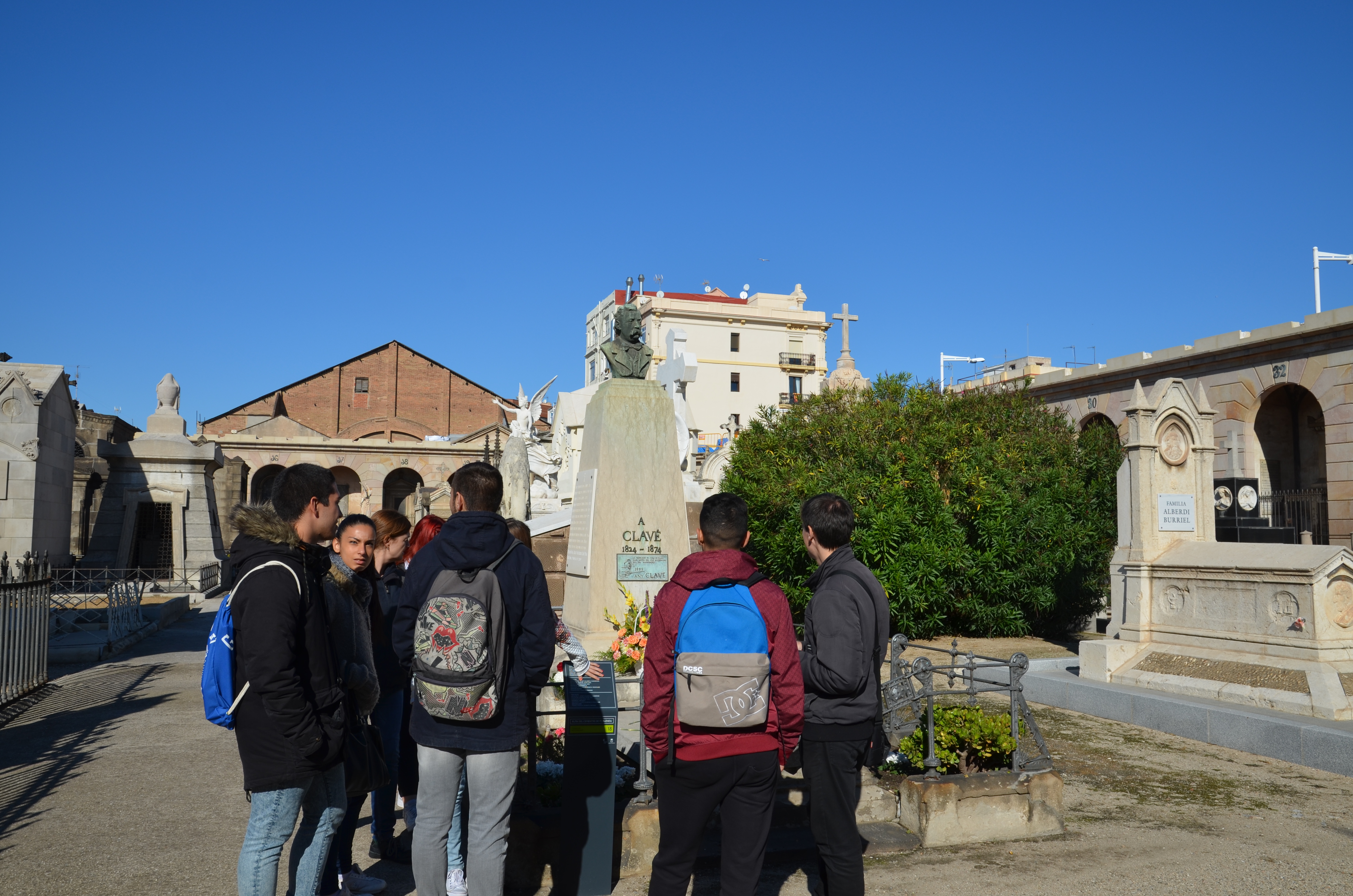 Passeig pel cementeri de Poblenou