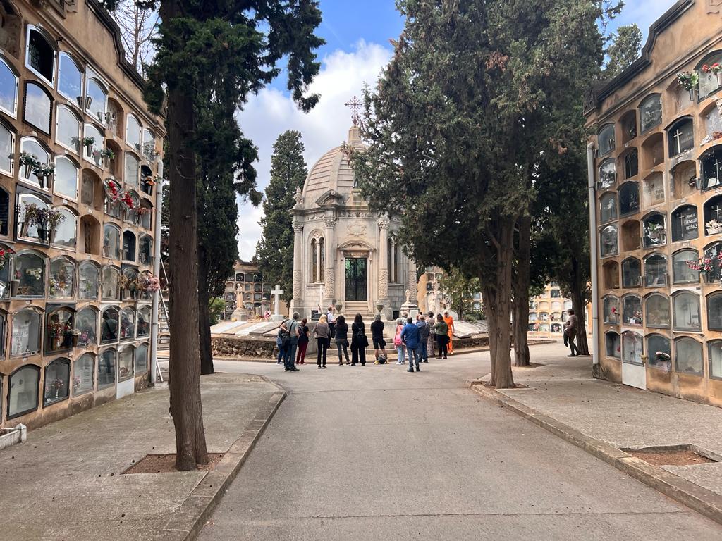 Passeig pel cementeri de Les Corts