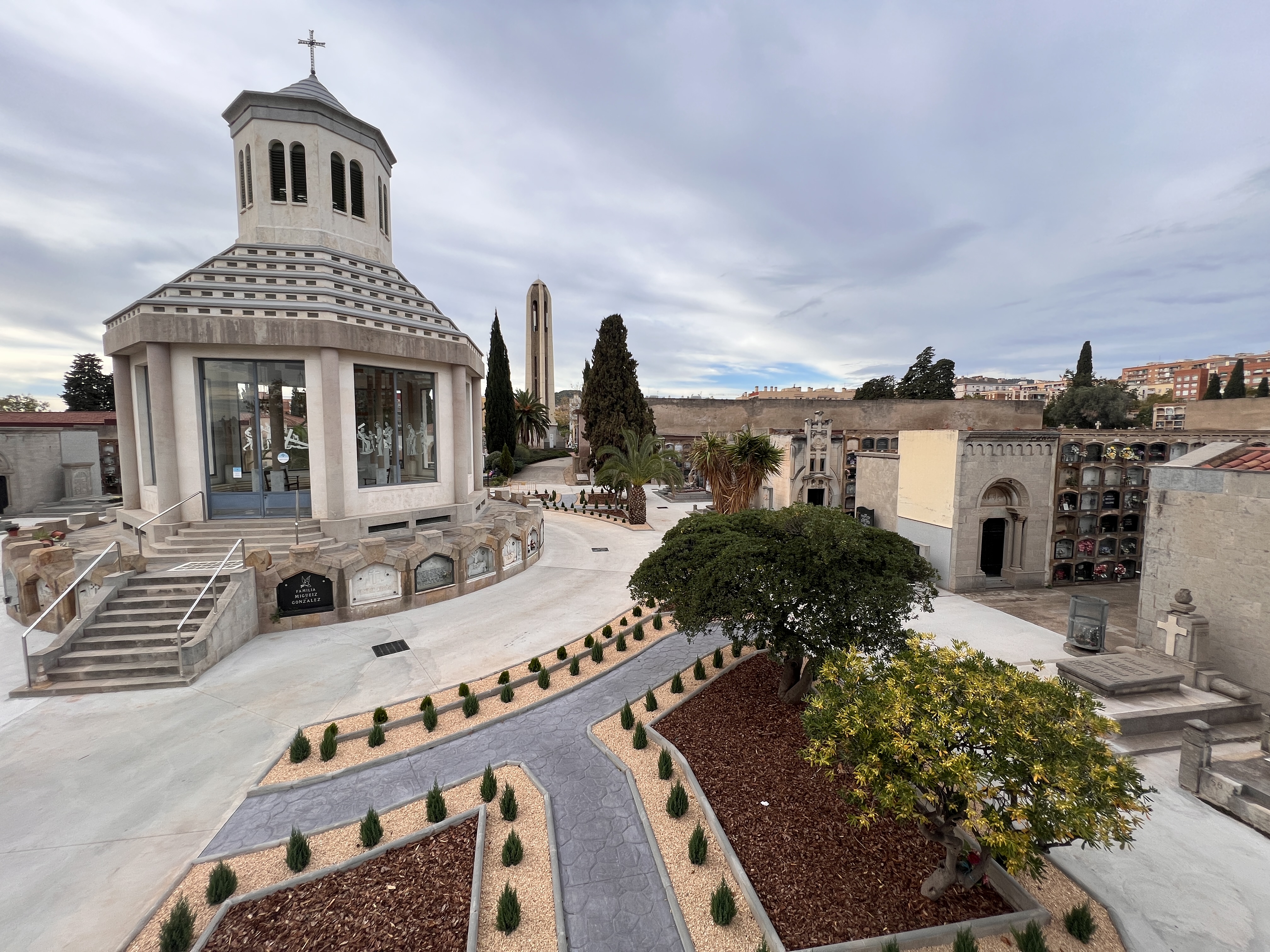 Exterior de la Capilla del Cementerio de Sant Andreu