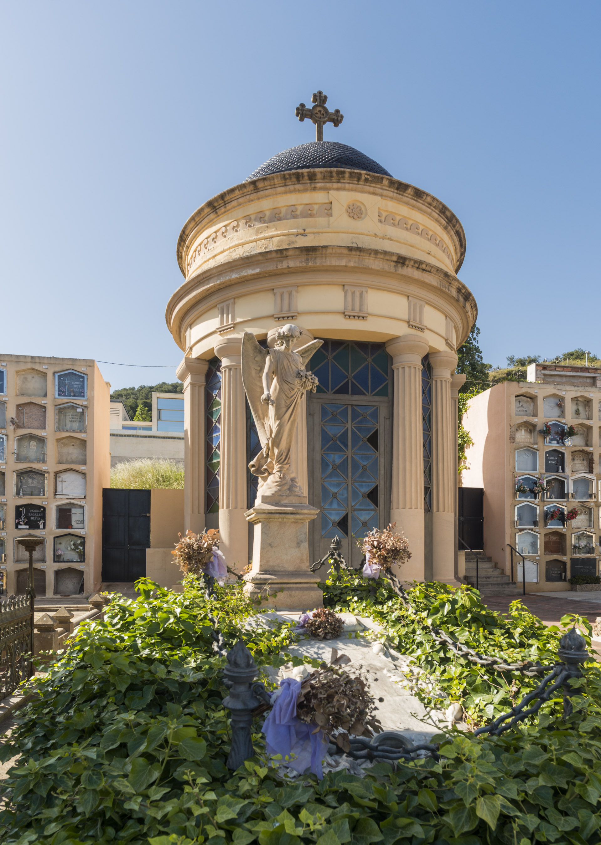 Exterior de la Capilla del Cementerio de Sant Gervasi
