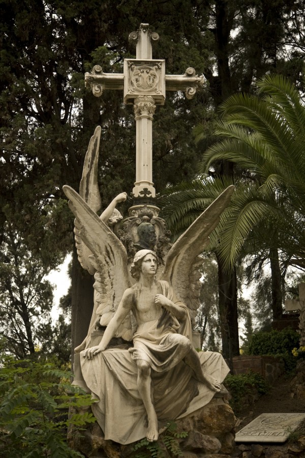 02-angel-Montjuic-2007-02-600x900