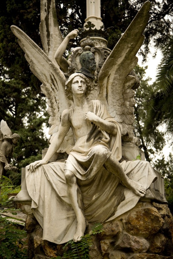 02-angel-Montjuic-2007-02-600x900