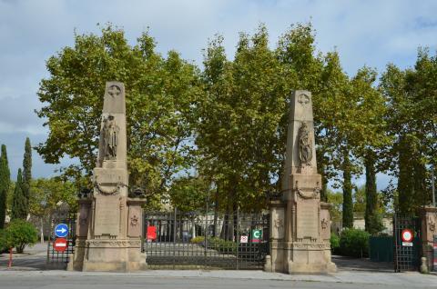 Portico de acceso Cementerio de Poblenou