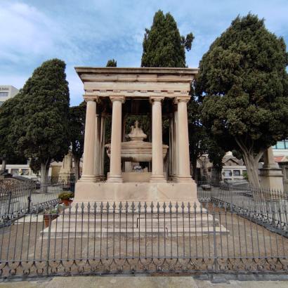 Panteó Amelia de Vilanova al cementiri de Poblenou